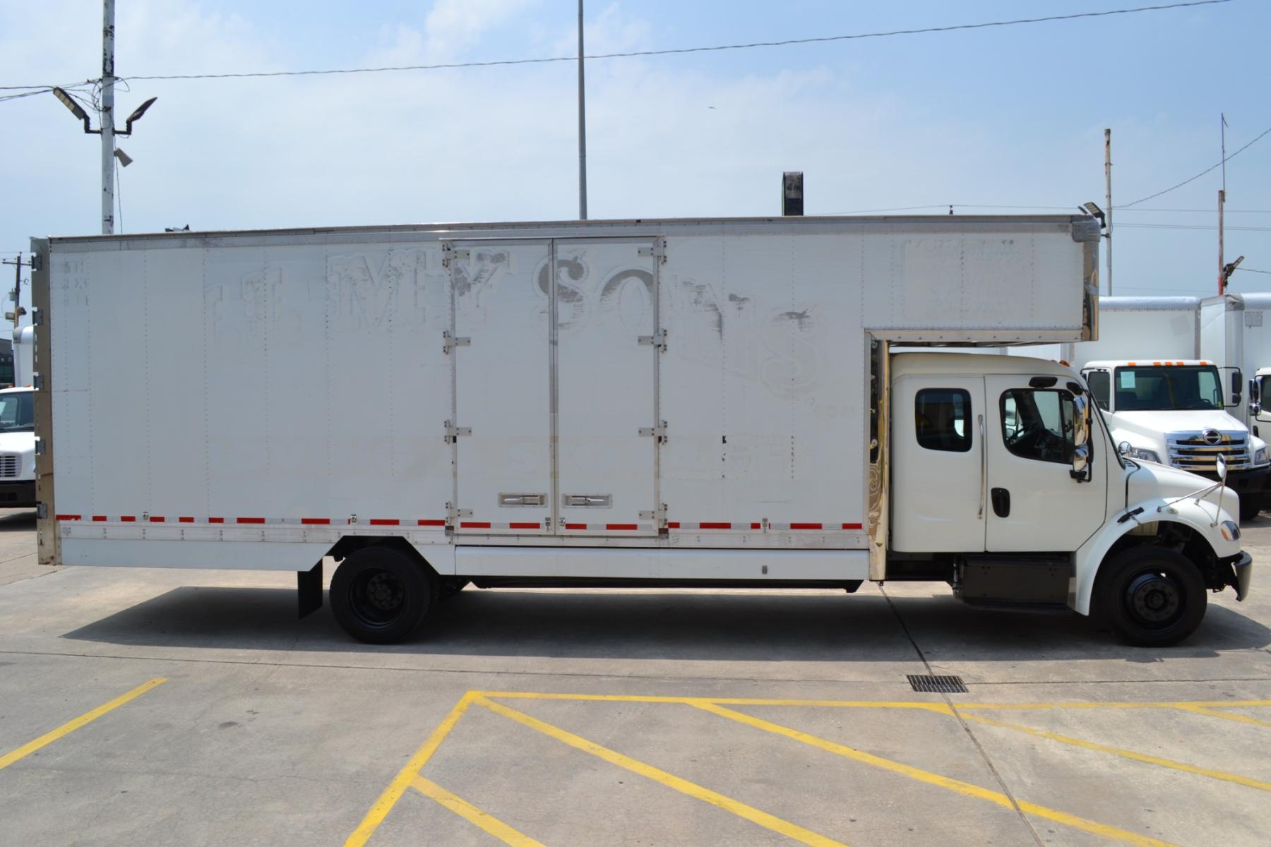 2016 WHITE /GRAY FREIGHTLINER M2-106 with an CUMMINS B6.7L 260HP engine, ALLISON 2500RDS AUTOMATIC transmission, located at 9172 North Fwy, Houston, TX, 77037, (713) 910-6868, 29.887470, -95.411903 - Photo #3